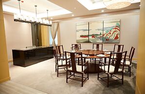 The Thousand Lantern Lake Hotel