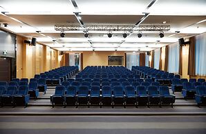 The Thousand Lantern Lake Hotel