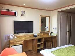 Green and Blue Hotel