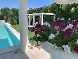 White House Luxury Hospitality