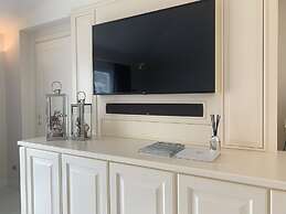 White House Luxury Hospitality