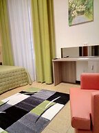 Moonlight Hotel & Suites