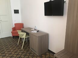 Moonlight Hotel & Suites