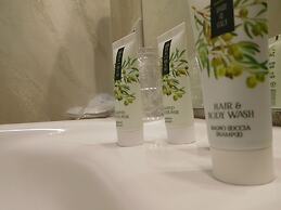 Moonlight Hotel & Suites