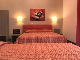 Moonlight Hotel & Suites