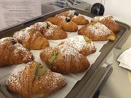 Moonlight Hotel & Suites