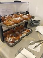 Moonlight Hotel & Suites