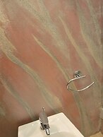 Moonlight Hotel & Suites