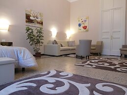 Moonlight Hotel & Suites