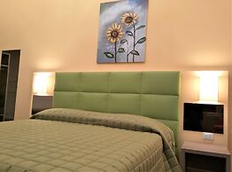 Moonlight Hotel & Suites