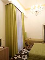 Moonlight Hotel & Suites