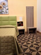 Moonlight Hotel & Suites