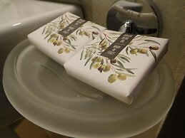 Moonlight Hotel & Suites