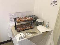 Moonlight Hotel & Suites