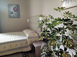 Moonlight Hotel & Suites