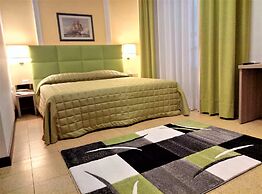 Moonlight Hotel & Suites