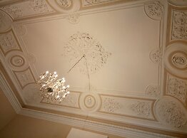 Moonlight Hotel & Suites