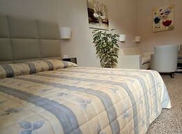 Moonlight Hotel & Suites