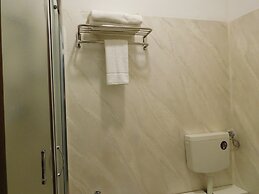 Moonlight Hotel & Suites