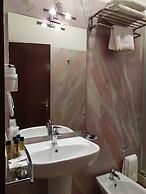 Moonlight Hotel & Suites