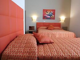 Moonlight Hotel & Suites