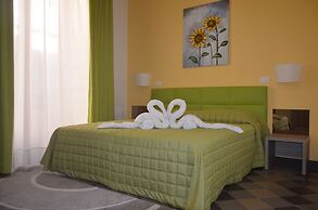 Moonlight Hotel & Suites