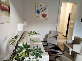 Moonlight Hotel & Suites