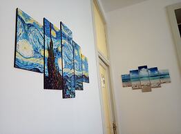 Moonlight Hotel & Suites