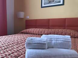 Moonlight Hotel & Suites