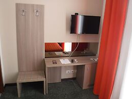 Moonlight Hotel & Suites