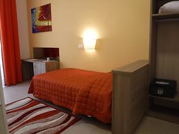 Moonlight Hotel & Suites