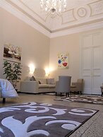 Moonlight Hotel & Suites