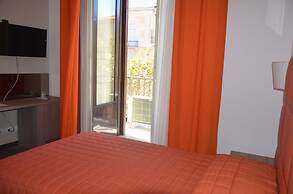 Moonlight Hotel & Suites