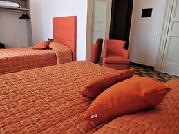 Moonlight Hotel & Suites