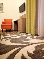 Moonlight Hotel & Suites