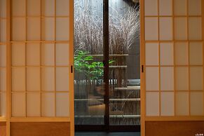 Reikaku Kiyomizu-Gojo