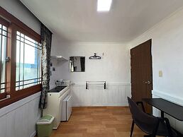 Gudeok Guest House - Hostel