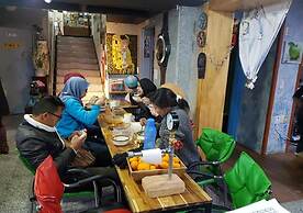 Gudeok Guest House - Hostel