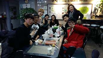 Gudeok Guest House - Hostel