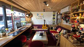 Gudeok Guest House - Hostel