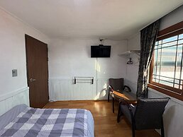 Gudeok Guest House - Hostel