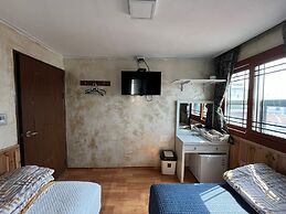 Gudeok Guest House - Hostel