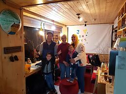 Gudeok Guest House - Hostel