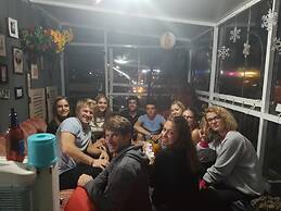 Gudeok Guest House - Hostel