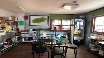 Gudeok Guest House - Hostel