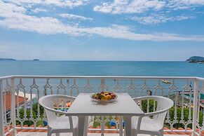 Sea View Studios & Apartments