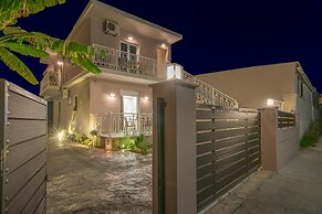 Nikos & Maria Studios