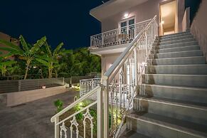 Nikos & Maria Studios