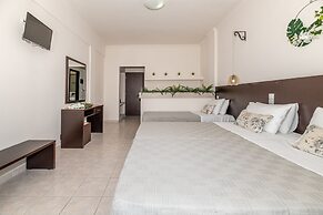 Mouria Studios & Apartments