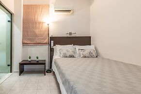 Mouria Studios & Apartments